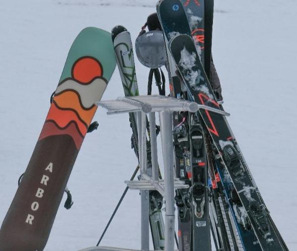 Le magasin de location de matériel de ski et de vêtements se trouve à l’hôtel même Ushuaia The Mountain Hotel Arinsal Le magasin de location de matériel de ski et de vêtements se trouve à l’hôtel même Ushuaia The Mountain Hotel Arinsal